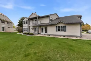 807 Worthington Ct, West Bend, WI 53090 - Photo 1