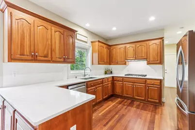 18160  Kestrel Ct, Brookfield, WI 53045 - Photo 8
