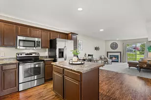 N17W26865 E Fieldhack Dr, Pewaukee, WI 53072 - Photo 10