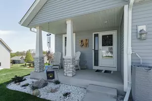 907 Ridge Ct, Watertown, WI 53094 - Photo 4