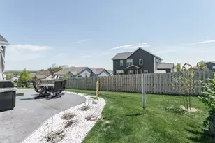 907 Ridge Ct, Watertown, WI 53094 - Photo 34