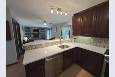 825  Garvens Ave, Brookfield, WI 53005 - Photo 6