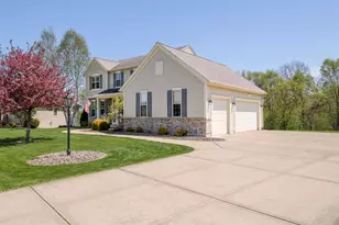 426 Augusta Dr, Mukwonago, WI 53149 - Photo 2