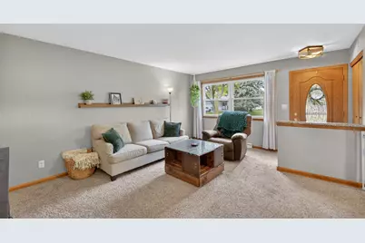1801 W Kimberly Ave, Milwaukee, WI 53221 - Photo 2
