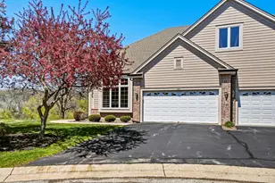 506 Spring Crest Cir, Waukesha, WI 53188 - Photo 4