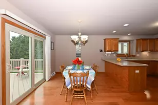 9225 Auburn Ct, Racine, WI 53406 - Photo 10