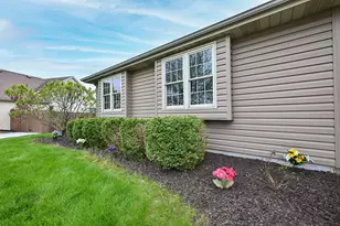 9225 Auburn Ct, Racine, WI 53406 - Photo 40
