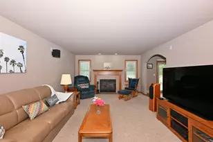 9225 Auburn Ct, Racine, WI 53406 - Photo 6