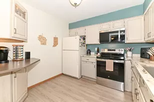 3916 N Oakland Ave, Milwaukee, WI 53211 - Photo 14