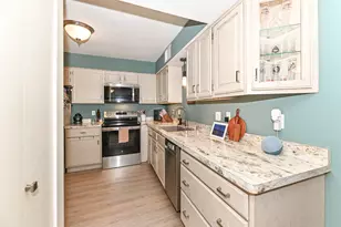 3916 N Oakland Ave, Milwaukee, WI 53211 - Photo 12