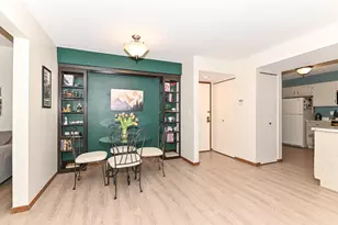 3916 N Oakland Ave, Milwaukee, WI 53211 - Photo 4