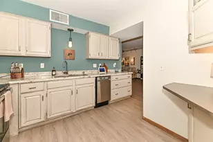 3916 N Oakland Ave, Milwaukee, WI 53211 - Photo 16