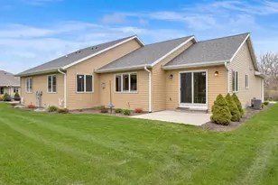 4033 Spring Ct, Sheboygan, WI 53083 - Photo 4