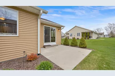 4033  Spring Ct, Sheboygan, WI 53083 - Photo 6