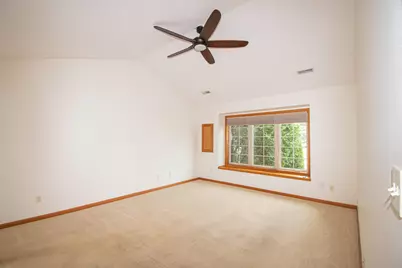 W197N17085  Stonewall Dr, Jackson, WI 53037 - Photo 12