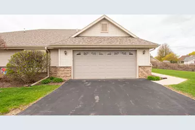 W197N17085  Stonewall Dr, Jackson, WI 53037 - Photo 2