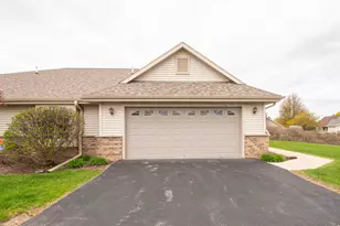 W197N17085 Stonewall Dr, Jackson, WI 53037 - Photo 2