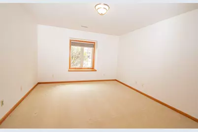 W197N17085  Stonewall Dr, Jackson, WI 53037 - Photo 16