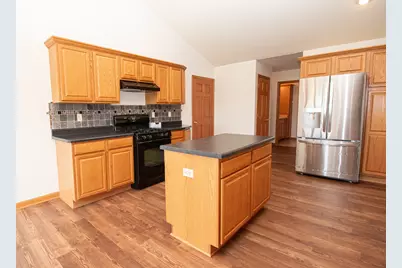 W197N17085  Stonewall Dr, Jackson, WI 53037 - Photo 10