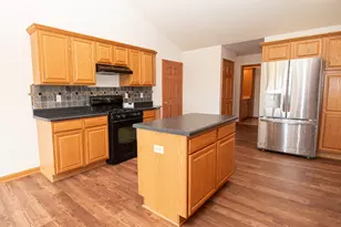 W197N17085 Stonewall Dr, Jackson, WI 53037 - Photo 10