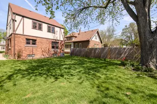 2844 N Hartung Ave, Milwaukee, WI 53210 - Photo 8