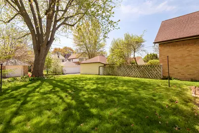 2844 N Hartung Ave, Milwaukee, WI 53210 - Photo 6