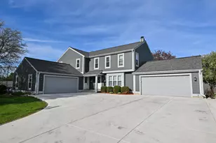 W167N11188 Queens Ct, Germantown, WI 53022 - Photo 1