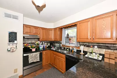 W167N11188  Queens Ct #W167N11190, Germantown, WI 53022 - Photo 8