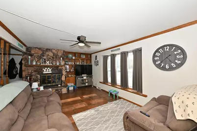 W167N11188  Queens Ct #W167N11190, Germantown, WI 53022 - Photo 4