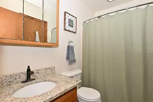 W167N11167 Queens Ct, Germantown, WI 53022 - Photo 14