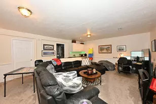 W167N11167 Queens Ct, Germantown, WI 53022 - Photo 36