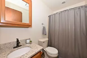 W167N11167 Queens Ct, Germantown, WI 53022 - Photo 18