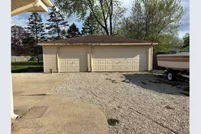 12329 W Larkspur Rd, Franklin, WI 53132 - Photo 2