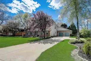 904 Lake Shore Dr, Beaver Dam, WI 53916 - Photo 1