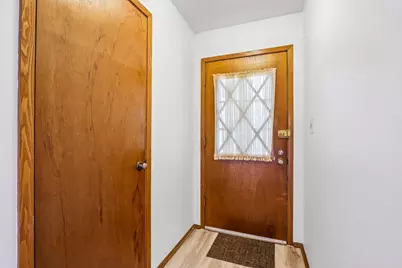 17654  Nassau Dr, Brookfield, WI 53045 - Photo 2
