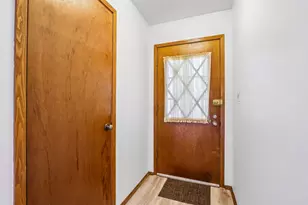 17654 Nassau Dr, Brookfield, WI 53045 - Photo 2