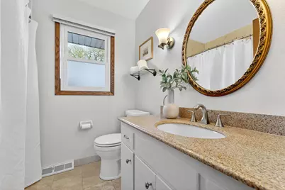 1634 W River Oaks Ln, Mequon, WI 53092 - Photo 16