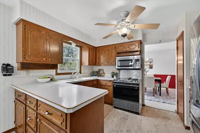 1634 W River Oaks Ln, Mequon, WI 53092 - Photo 10