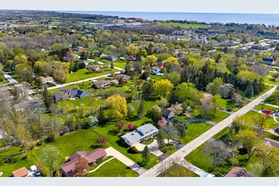 1634 W River Oaks Ln, Mequon, WI 53092 - Photo 32