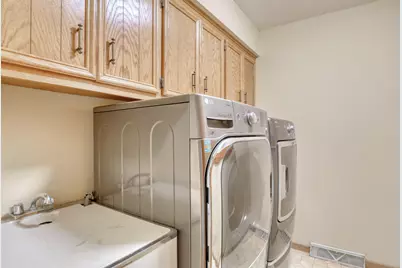4355 S Longview Dr, New Berlin, WI 53151 - Photo 12