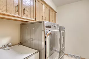4355 S Longview Dr, New Berlin, WI 53151 - Photo 12