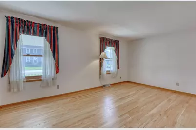 4355 S Longview Dr, New Berlin, WI 53151 - Photo 6