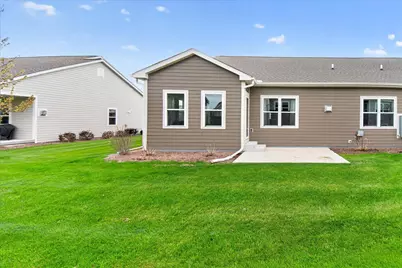 7906 W Park Circle Way, Franklin, WI 53132 - Photo 32