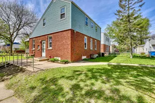 180 E Henry Clay St, Whitefish Bay, WI 53217 - Photo 2