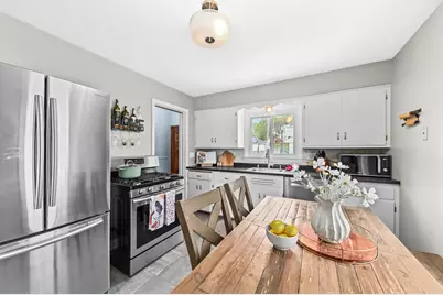 7926 W Wright St, Wauwatosa, WI 53213 - Photo 8