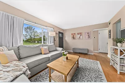 7926 W Wright St, Wauwatosa, WI 53213 - Photo 6