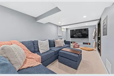 7926 W Wright St, Wauwatosa, WI 53213 - Photo 26