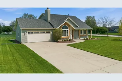 642  Small Farm Rd, Mukwonago, WI 53149 - Photo 2