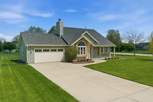 642 Small Farm Rd, Mukwonago, WI 53149 - Photo 2