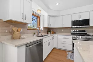 921 E Park Blvd, Oak Creek, WI 53154 - Photo 16